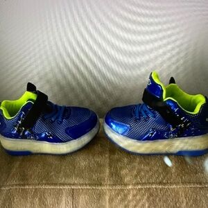 Sneakers with roller for kids.